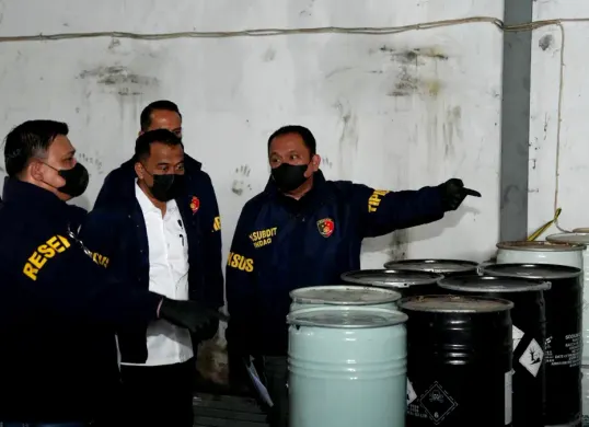 Direktorat Tindak Pidana Ekonomi dan Khusus (Dittipideksus) Bareskrim Polri mengungkap kasus dugaan perdagangan sodium cyanide atau sianida di Bekasi dan Jakarta. (Sumber: Mabes Polri)