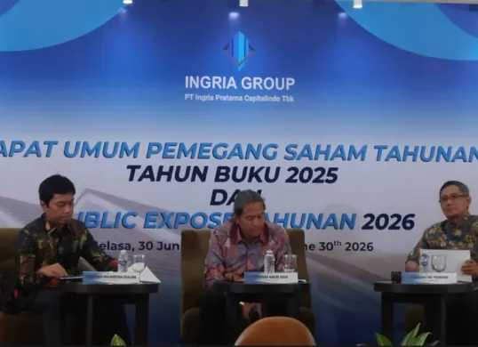 (kiri-kanan) Direktur Keuangan Hugofeber Parluhutan, Direktur Utama Khufran Hakim Noor, dan Direktur Operasional Bambang Eko Prabowo saat menggelar paparan publik tahunan PT Ingria Pratama Capitalindo Tbk (GRIA). (Sumber: Istimewa)