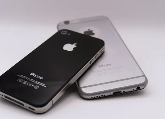 Harga iPhone 16e mendapatkan diskon paling besar di iBox pada awal Juli 2026. (Sumber: Pexels/Omar Gerardo)
