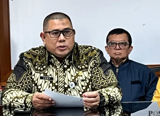 Kepala Sudin Citata Jakarta Selatan, Andy Lazuardy saat memberikan pernyataan kepada awak media di Kantor Sudin Citata Jaksel, Kebayoran Baru, Jakarta Selatan, Kamis, 2 Juli 2026. (Sumber: Poskota/M. Tegar Jihad)
