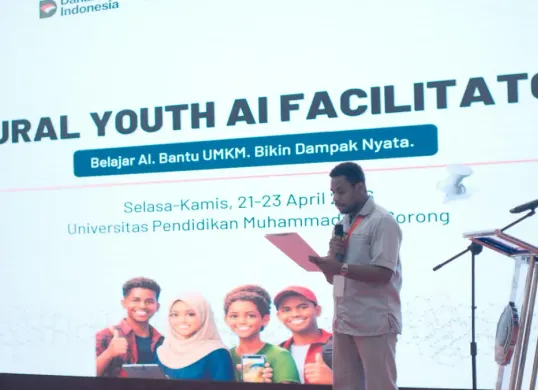 Telkom melalui program Rural Youth AI Facilitator membekali mahasiswa di Papua Barat Daya dengan kompetensi Artificial Intelligence (AI) sebagai bekal mendukung transformasi digital UMKM di wilayah 3T. (Sumber: Telkom)