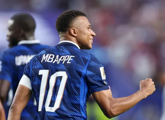 Kylian Mbappe merayakan gol penalti yang membawa Prancis mengalahkan Paraguay 1-0 sekaligus memastikan langkah Les Bleus ke babak perempat final Piala Dunia 2026. (Sumber: Facebook)