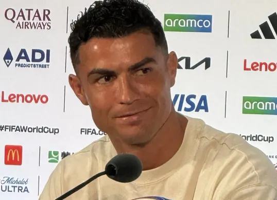 Cristiano Ronaldo memastikan Piala Dunia 2026 menjadi penampilan terakhirnya di ajang sepak bola terbesar dunia, namun belum berniat mengakhiri karier bersama Timnas Portugal. (Sumber: X/@TapaNava)