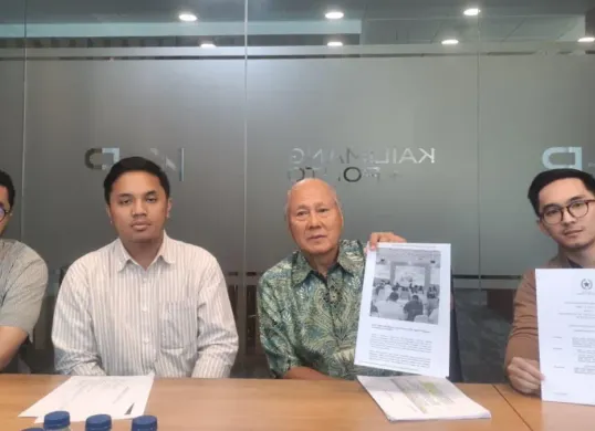 Pihak PT HD Arjuna bersama kuasa hukum memberi keterangan pers terkait sengketa lahan Club de Arjuna di kawasan Kedoya Selatan, Jakarta Barat. (Sumber: Istimewa)