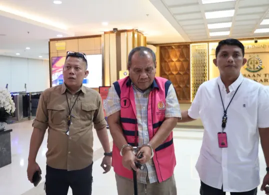 Tim Penyidik Kejati Jakarta menetapkan seorang tersangka kasus korupsi di Kementrian PU. (Sumber: Humas Kejati Jakarta)