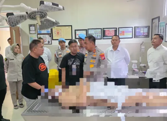 Kapolres Serang AKBP Andri Kurniawan bersama sejumlah Pejabat Utama di RS Bhayangkara Polda Banten. (Sumber: Satreskrim Polres Serang)
