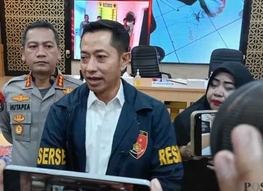 Dirreskrimum Polda Banten, Kombes Pol Dian Setyawan memberikan keterangan kepada awak media. (Sumber: Poskota/Rahmat Haryono)