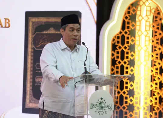 KH Zulfa Mustofa menyampaikan pandangannya terkait bursa calon Ketua Umum PBNU menjelang Muktamar Ke-35 NU usai peluncuran kitab Ithafu Ummati Al Muqtafa di Jakarta. (Sumber: Istimewa)