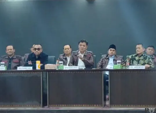 Konferensi pers penetapan mantan Jaksa Agung Muda Tindak Pidana Khusus, Febrie Adriansyah sebagai tersangka dalam perkara dugaan tindak pidana korupsi dan tindak pidana pencucian uang (TPPU), Sabtu, 11 Juli 2026. (Sumber: Poskota/Ali Mansur)