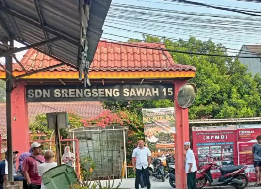 Kegiatan pelaksanaan hari pertama Masa Pengenalan Lingkungan Sekolah (MPLS) di di SDN Srengseng Sawah 15, Jagakarsa, Jakarta Selatan, Senin, 13 Juli 2026 terganggu akibat teror bom. (Sumber: Polsek Jagakarsa)