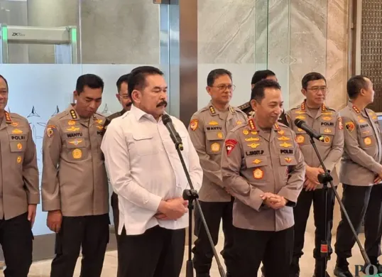 Pertemuan antara Jaksa Agung ST Burhanuddin dan Kapolri Jenderal Listyo Sigit Prabowo di Gedung Kejaksaan Agung, Jakarta Selatan Senin, 13 Juli 2026. (Sumber: Poskota/ Ali Mansur)