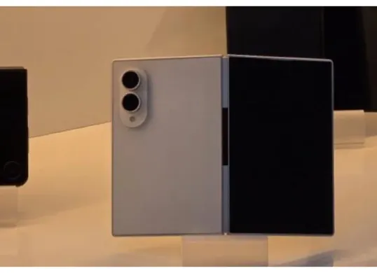 Bocoran Samsung Galaxy Z Fold 8 Ultra seiring jadwal rilis yang dikabarkan akan berlangsung pada Rabu, 22 Juli 2026. (Sumber: X/@esjaydoesdefi)