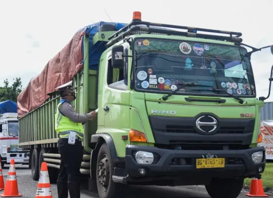 Polda Metro Jaya mendukung instansi terkait menertibkan truk ODOL demi keselamatan lalu lintas. (Sumber: Dok. Mabes Polri)
