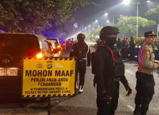 Satuan Brimob Polda Metro Jaya dan Polres Metro Jakarta Utara menangkap enam pemuda di wilayah Jakarta Utara, Sabtu, 18 Juli 2026, dini hari hingga pagi. (Sumber: Dok. Polda Metro Jaya)