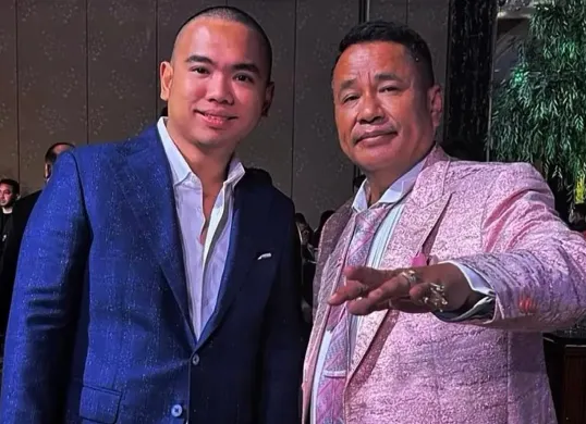 Pengacara kondang Hotman Paris Hutapea dan putranya, Frank Alexander Hutapea (Sumber: Instagram/@frankalexand3r)