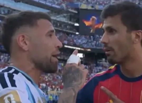 Nicolas Otamendi dan Rodri terlibat percakapan tegang setelah final Piala Dunia 2026 antara Argentina dan Spanyol. (Sumber: Facebook)