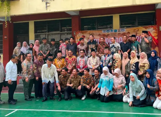 Universitas Islam Negeri (UIN) Syarif Hidayatullah Jakarta menyambut baik kunjungan Menteri Agama RI, Nasaruddin Umar ke SMA/SMK Triguna UIN Jakarta. (Sumber: UIN Syarif Hidayatullah Jakarta)