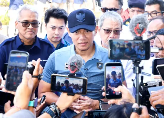 Potret Menteri Koordinator Bidang Infrastruktur dan Pembangunan Kewilayahan Agus Harimurti Yudhoyono (AHY),  saat meninjau kawasan BMTH di Pelabuhan Benoa, Denpasar, Bali, Selasa, 21 Juli 2026. (Sumber: Istimewa)