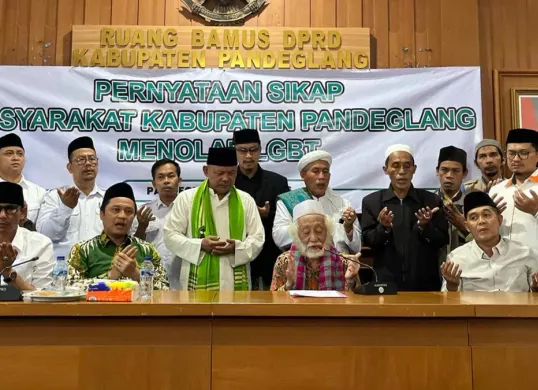 Para ulama mendeklarasikan penolakan LGBT di gedung DPRD Kabupaten Pandeglang. (Sumber: Dok. Istimewa)