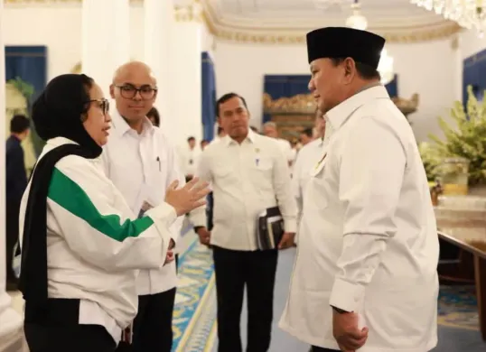 Kepala Badan Gizi Nasional (BGN) Nanik Sudaryati Deyang (kiri) bersama Presiden Prabowo Subianto (kanan). (Sumber: Istimewa)