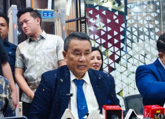 Pengacara Hotman Paris Hutapea memutuskan mengundurkan diri dari tim kuasa hukum mantan Jaksa Agung Muda Tindak Pidana Khusus (Jampidsus), Febrie Adriansyah. (Sumber: Poskota/Ali Mansur)