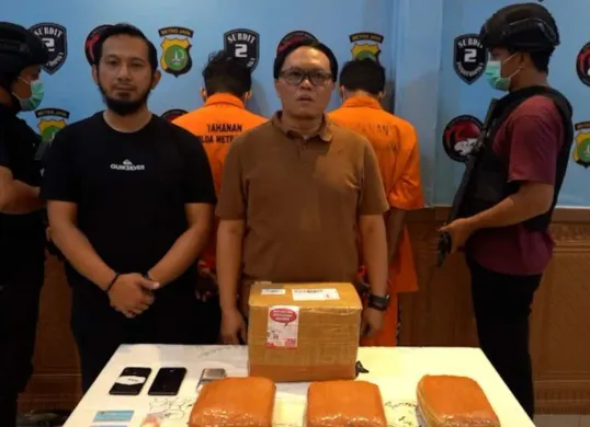 Direktorat Reserse Narkoba Polda Metro Jaya menangkap dua pengedar narkoba jenis ganja di Larangan Utara, Kota Tangerang. (Sumber: Dok. Istimewa)