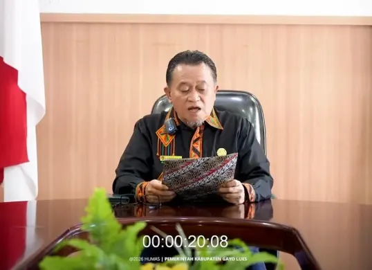 Asisten I Bidang Pemerintahan, Keistimewaan Aceh, dan Kesejahteraan Rakyat Sekretariat Daerah Kabupaten Gayo Lues, Nevi Rizal menyampaikan surat pengunduran dirinya. (Sumber: Instagram/@destinasigayo)