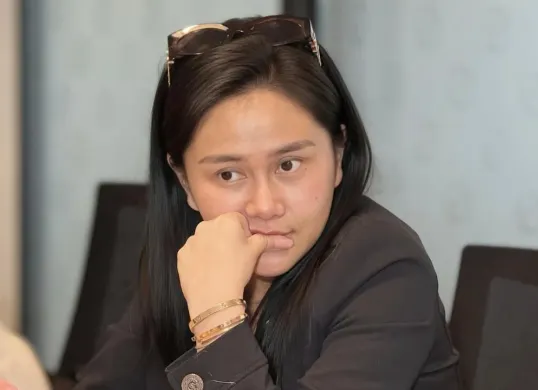 YouTuber sekaligus pengusaha Denise Chariesta baru-baru ini mengumumkan pembukaan lowongan sebagai teman ngobrol dengan tawaran gaji mencapai Rp15 juta per bulan. (Sumber: Instagram/@denisechariesta91)