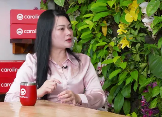 Lanny Mariska yang menjadi sorotan publik setelah mengungkap konflik rumah tangganya dengan sang suami, Rommy Dharma Satriawan (Sumber: YouTube/ CURHAT BANG Denny Sumargo)