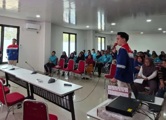 PGN Area Jakarta memberikan edukasi penggunaan gas bumi yang aman di Rusunawa Marunda, Kelurahan Marunda, Kecamatan Cilincing, Jakarta Utara. (Sumber: Dok. Istimewa)