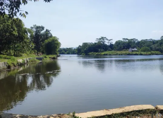 Situ Cikedal di Desa Karyautama, Kecamatan Cikedal, Pandeglang, yang tengah dibangun oleh Pemprov Banten. (Sumber: Poskota/Samsul Fatoni)