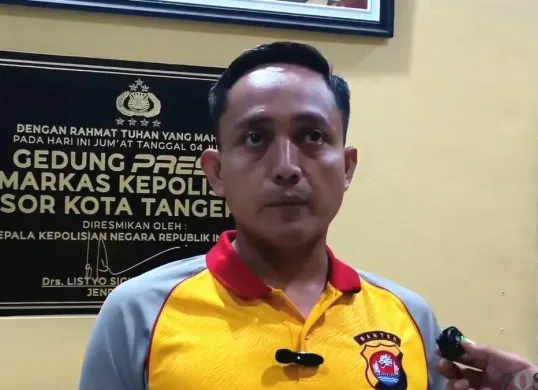 ‎Kasie Humas Polresta Tangerang, Ipda Tri Leksono merespons ajakan sweeping kelompok LGBTQ. (Sumber: Poskota/Veronica Prasetio)