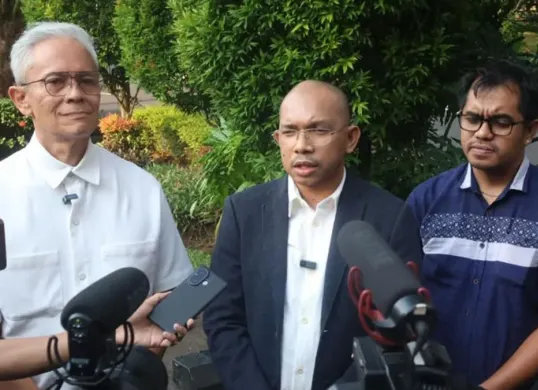 Pengurus desa dan keluarga korban bentrokan bersepakat menyerahkan perkara kepada kepolisian di Mapolda Metro Jaya, Jakarta Selatan, Senin, 27 Juli 2026. (Sumber: Dok. Istimewa)