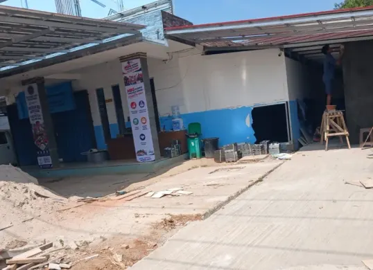 Suasana kegiatan pembangunan atau renovasi gedung SPPG 3 Labuan, Kabupaten Pandeglang. (Sumber: Dok. Istimewa)