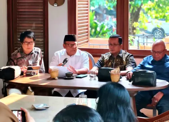 KOSMAK mendesak Presiden Prabowo Subianto membentuk Tim Penyidik Independen untuk mengusut dugaan pemerasan, penyuapan, dan penyalahgunaan kewenangan yang dikaitkan dengan Febrie Adriansyah. (Sumber: Istimewa)