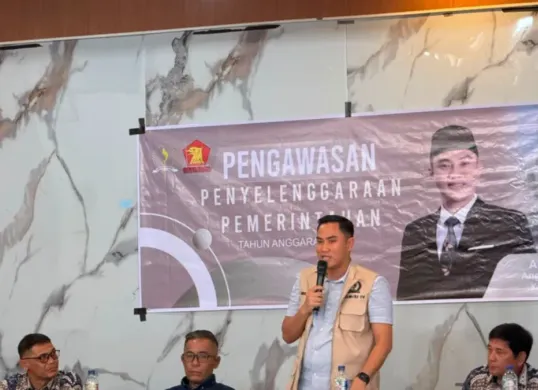 Anggota DPRD Jawa Barat, Abdul Karim, saat menyerap berbagai aspirasi masyarakat dalam kegiatan Pengawasan Penyelenggaraan Pemerintahan yang digelar di Aula Desa Sukamanah, Kecamatan Cugenang, Kabupaten Cianjur, Senin (6/7/2026). (Sumber: Istimewa)