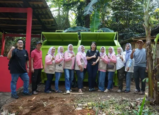 Deltalube Salurkan Bantuan Kontainer Sampah untuk Warga Bogor (Sumber: Deltalube | Foto: Deltalube)