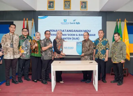Penandatanganan Perjanjian Kerja Sama Program DPLK bank bjb bersama Universitas Al-Ma'soem. (Sumber: Istimewa)
