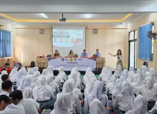 Manajemen PAMA saat menggelar kegiatan sosialisasi Indonesia Ayo Aman Berlalu Lintas (IAABL) yang dipadukan dengan edukasi Wawasan Kebangsaan dan Bahaya Narkoba di SMKN 71 Jakarta, Jatinegara, Jakarta Timur. (Sumber: Istimewa)