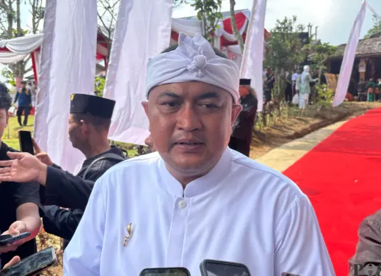 Bupati Bogor Rudy Susmanto saat memberikan keterangan pers usai Rapat Paripurna HJB ke-544 di Kampung Citalahab, Desa Malasari, Kecamatan Nanggung, Kabupaten Bogor, Rabu 3 Juni 2026. (Sumber: Poskota/Giffar Rivana)