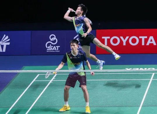 Raymond/Joaquin harus mengakui keunggulan pasangan Malaysia, Goh Sze Fei/Nur Izzuddin pada partai final Polytron Indonesia Open 2026. (Sumber: PBSI)