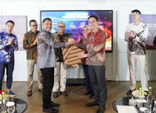 TelkomMetra menandatangani Perjanjian Jual Beli dengan kelompok perusahaan Fullerton Health terkait divestasi penuh atas AdMedika. (Sumber: Dok. Telkom)