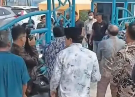 Tangkapan layar video penghalangan kegiatan Visitasi UIN Jakarta di Madrasah Pembangunan Pamulang, Tangerang Selatan. (Sumber: Istimewa)