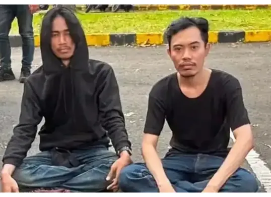 Sosok pria berinisial ANH (24) tengah disorot usai ditetapkan sebagai tersangka dalam kasus kepemilikan bahan berbahaya yang diduga berupa bom molotov saat aksi unjuk rasa mahasiswa di DPR RI. (Sumber: X/@fuhrerniq)