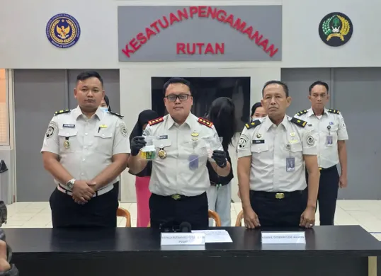 Petugas Rutan Kelas I Salemba Jakarta Pusat menggagalkan dua kali upaya penyelundupan narkoba yang dilakukan pengunjung. (Sumber: rutan salemba jakarta pusat)