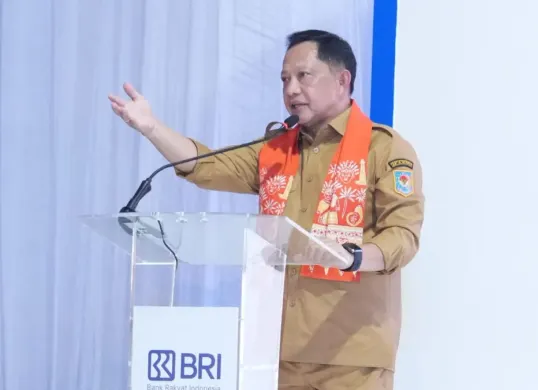 Mendagri Tito Karnavian dalam acara Sosialisasi Kolaborasi Program Pembiayaan Perumahan dan Pemberdayaan Ekonomi Rakyat di Lapangan Persima, Kecamatan Tambora, Jakarta Barat, Senin, 15 Juni 2026. (Sumber: Dok. Kemendagri)