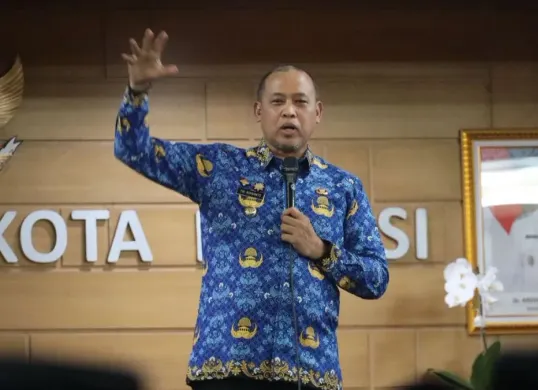 Wali Kota Bekasi, Tri Adhianto mengurangi penggunaan kendaraan dinas untuk efisiensi anggaran. (Sumber: Dok. Istimewa)