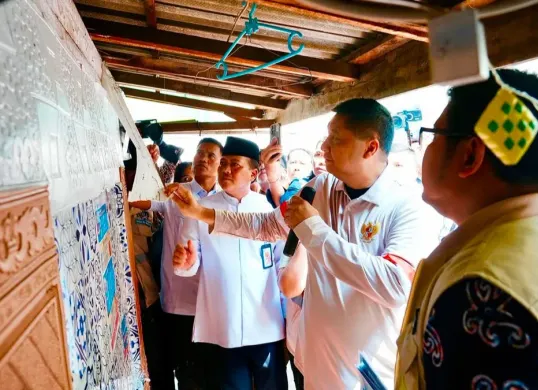 Menteri PKP, Maruarar Sirait mengunjungi calon penerima BSPS di Kecamatan Matraman, Jakarta Timur, Jumat, 19 Juni 2026. (Sumber: Dok. Kementerian PKP)