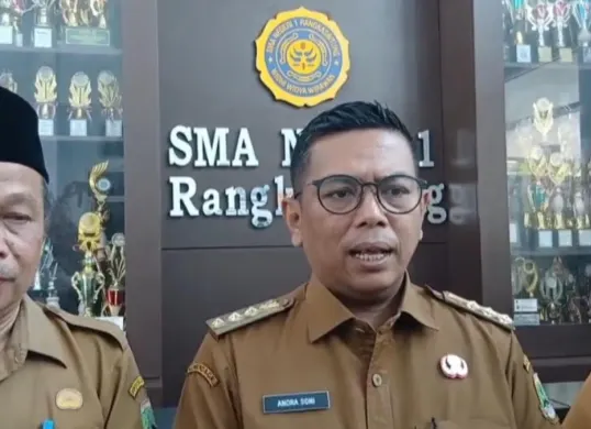Gubernur Banten, Andra Soni usai meninjau kegiatan SPMB. (Sumber: Istimewa)