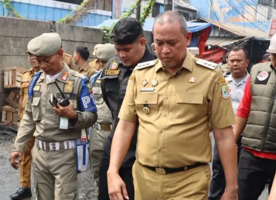 Wali Kota Bekasi Tri Adhianto memantau proses penataan Pasar Baru dan Jalan Juanda. (Sumber: Dok. Pemkot Bekasi)